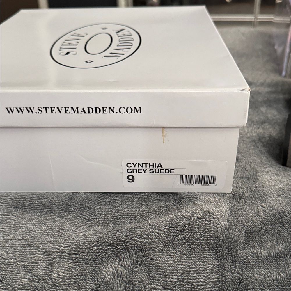 Steve Madden Cynthia Grey Suede Boots NEVER WORN - Picture 7 of 8